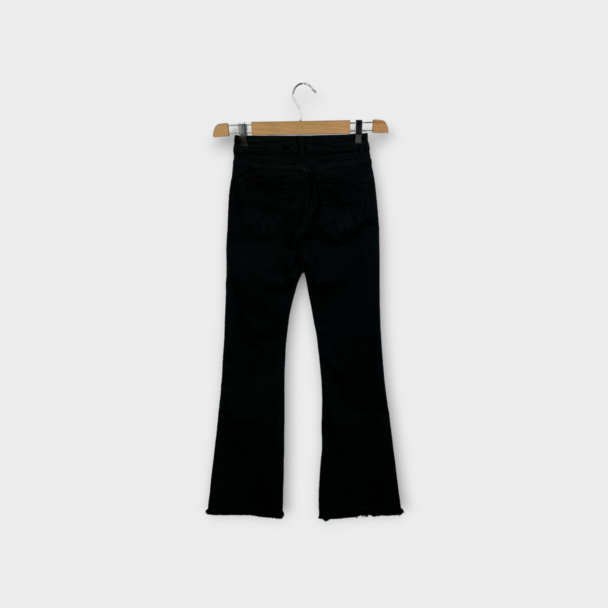 images/virtuemart/product/HELLEH Pantaloni donna modello cinque tasche in tela di cotone stretch con fondo a zampetta sfrangiata colore nero 2.jpg