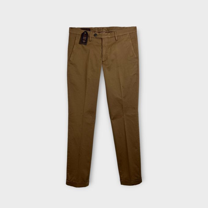 images/virtuemart/product/FILETTO Pantaloni da uomo estivi in gabardina di cotone colore abete 1.jpg