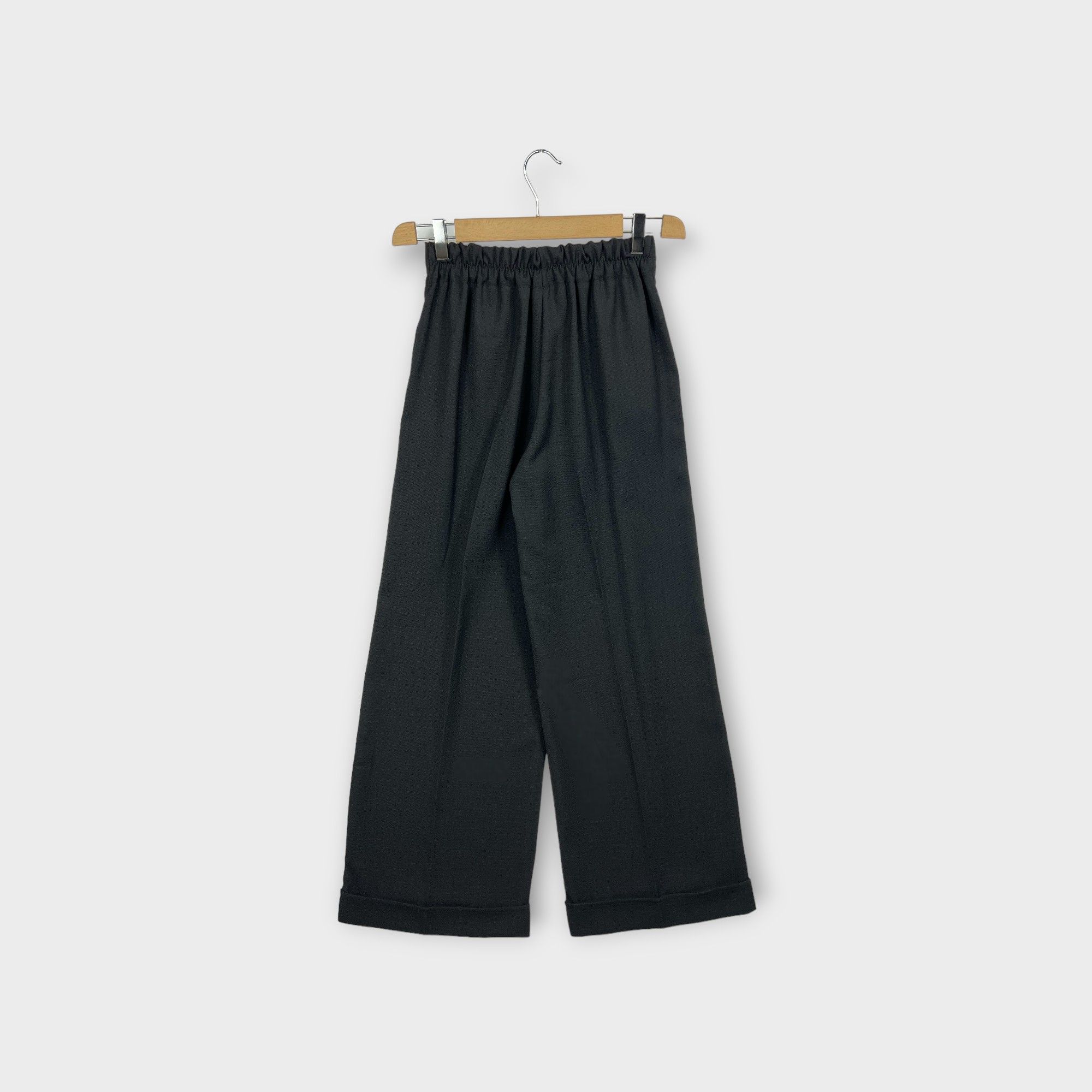images/virtuemart/product/HELLEH pantaloni donna modello palazzo con pinces e risvolto al fondo colore nero 2.jpg